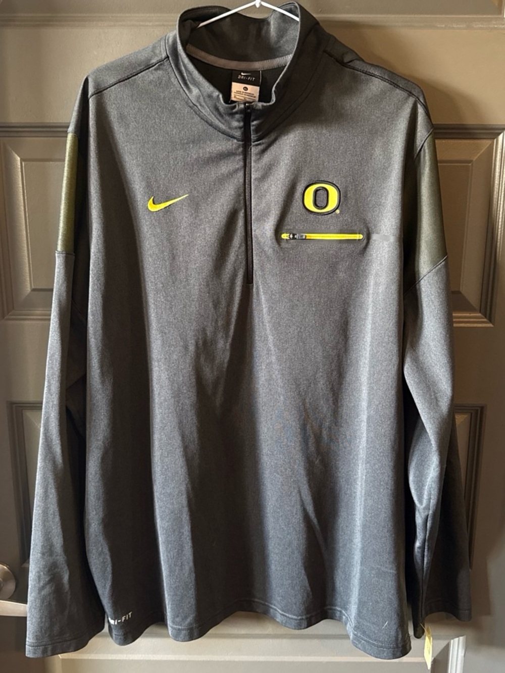 Nike Oregon Ducks Dri-FIT 1/4-Zip Pullover - Anthracite / Olive - Size XL